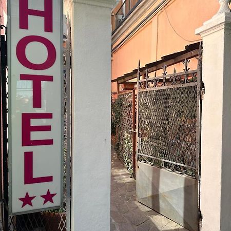 Hotel Mercurio Milan Bagian luar foto