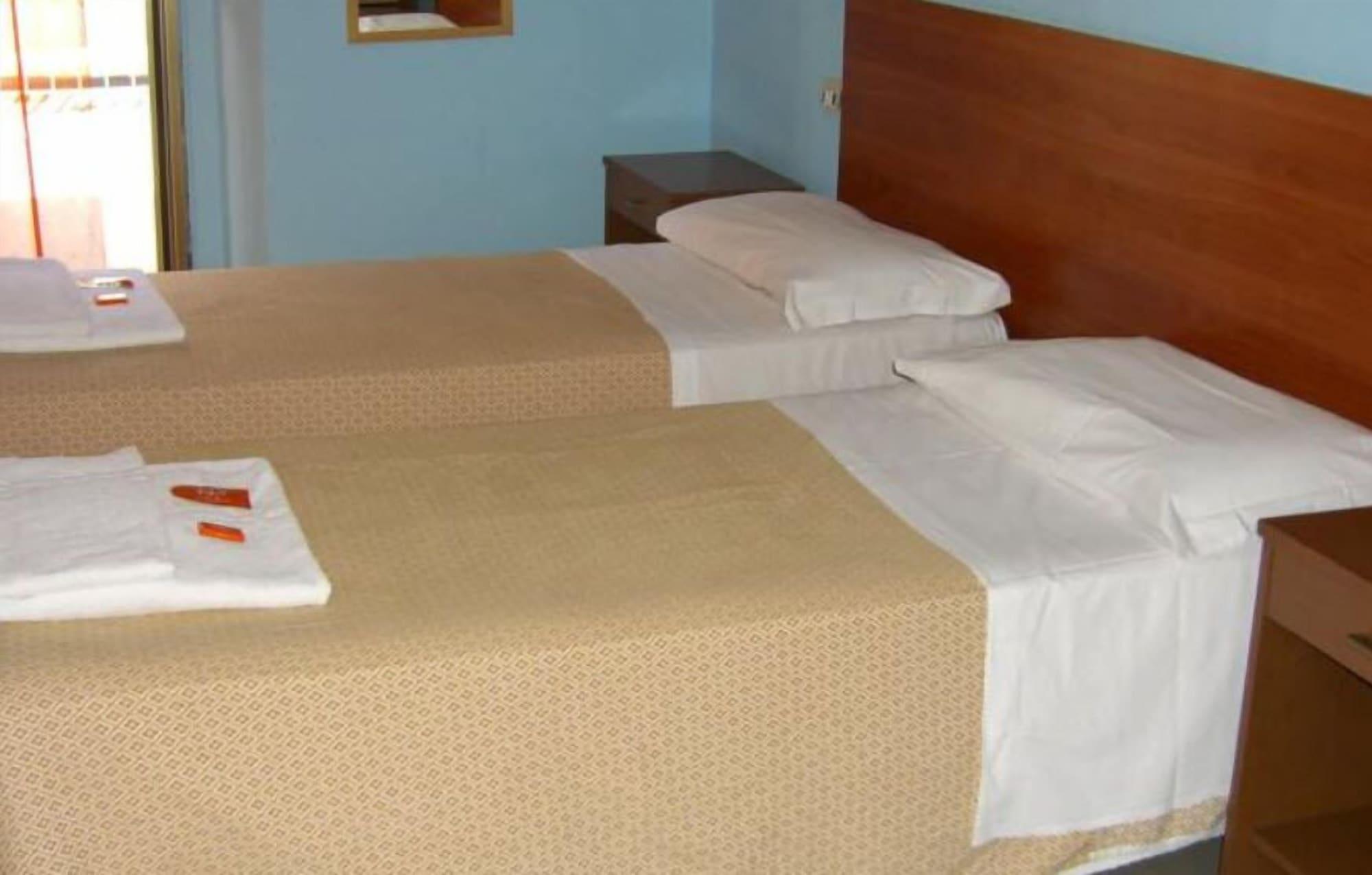 Hotel Mercurio Milan Bagian luar foto