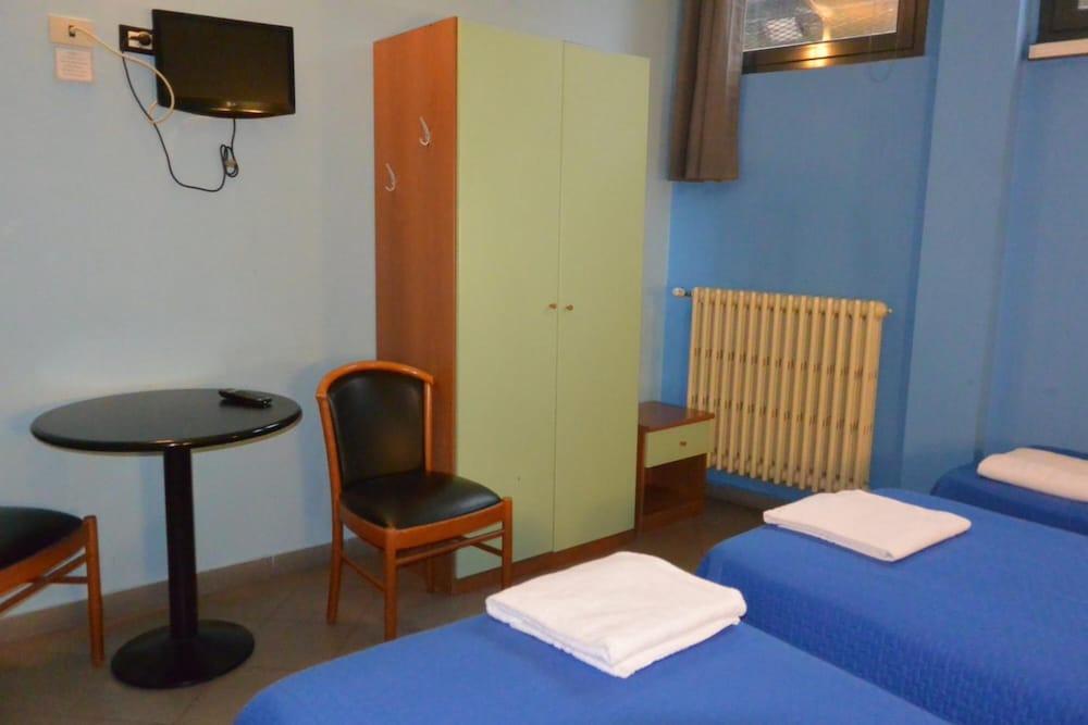 Hotel Mercurio Milan Bagian luar foto