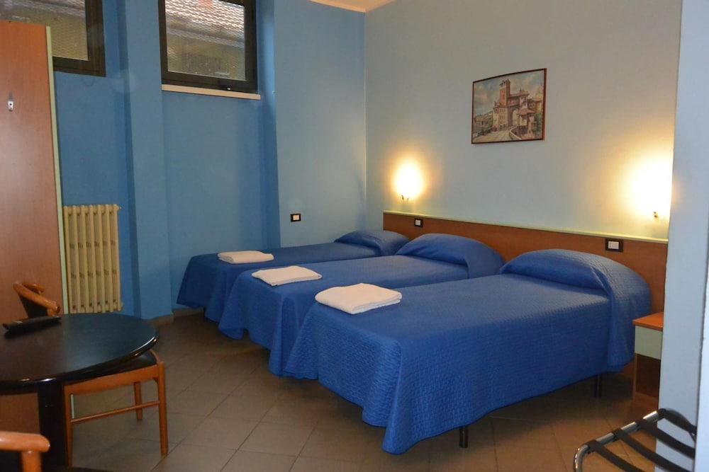 Hotel Mercurio Milan Bagian luar foto