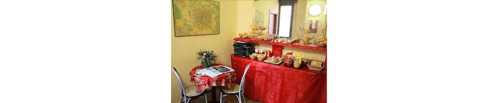 Hotel Mercurio Milan Bagian luar foto