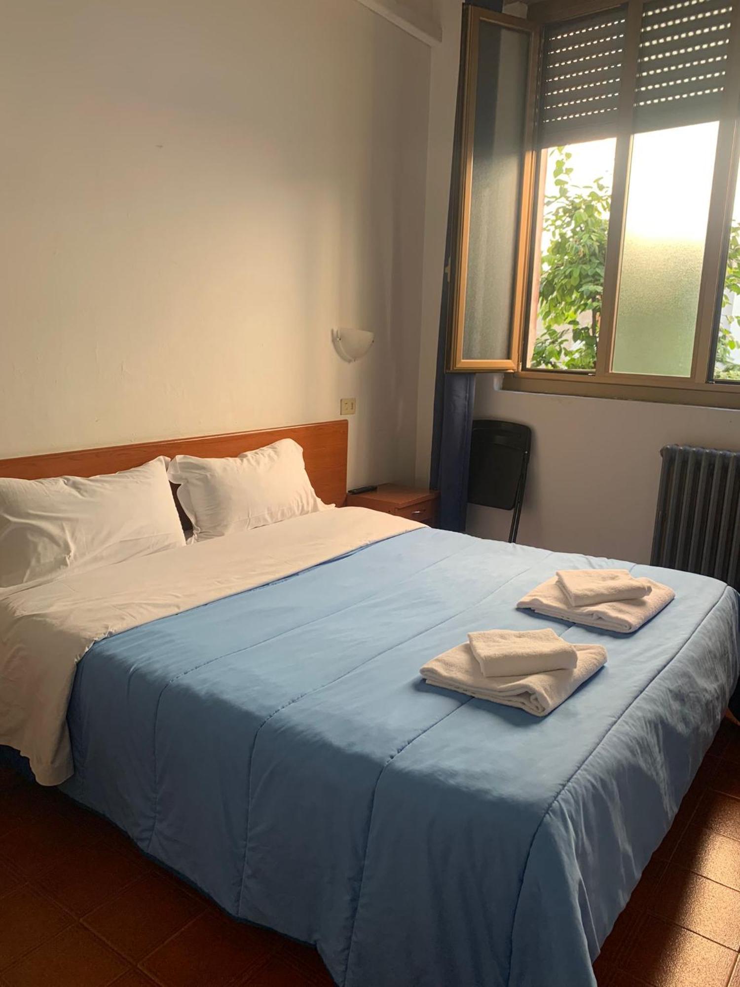 Hotel Mercurio Milan Bagian luar foto
