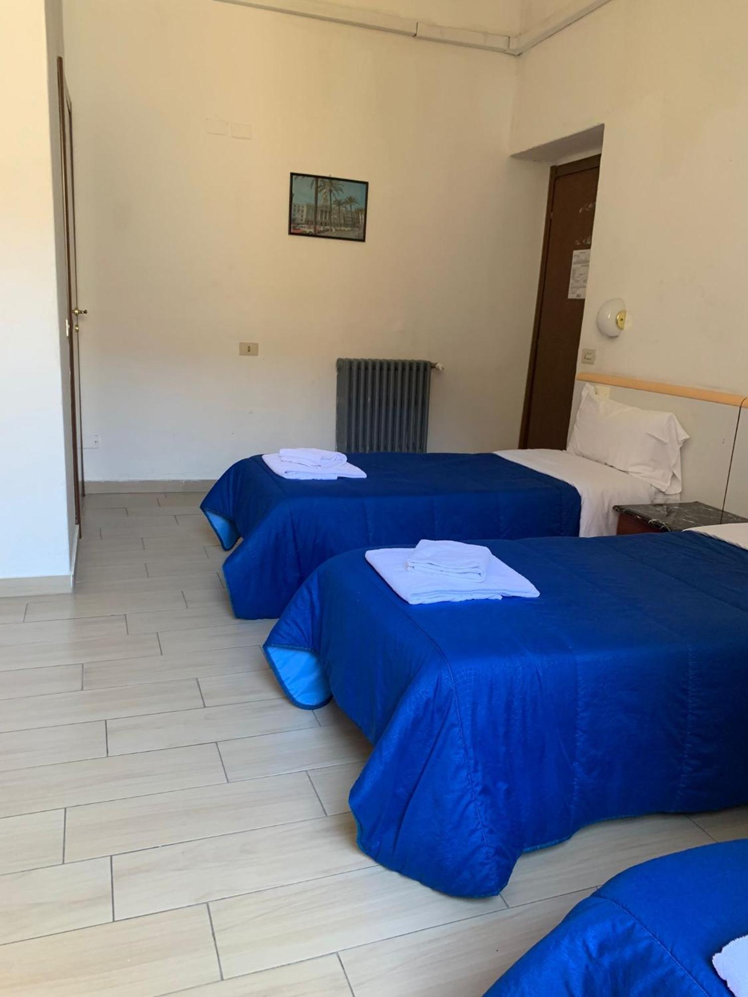Hotel Mercurio Milan Bagian luar foto