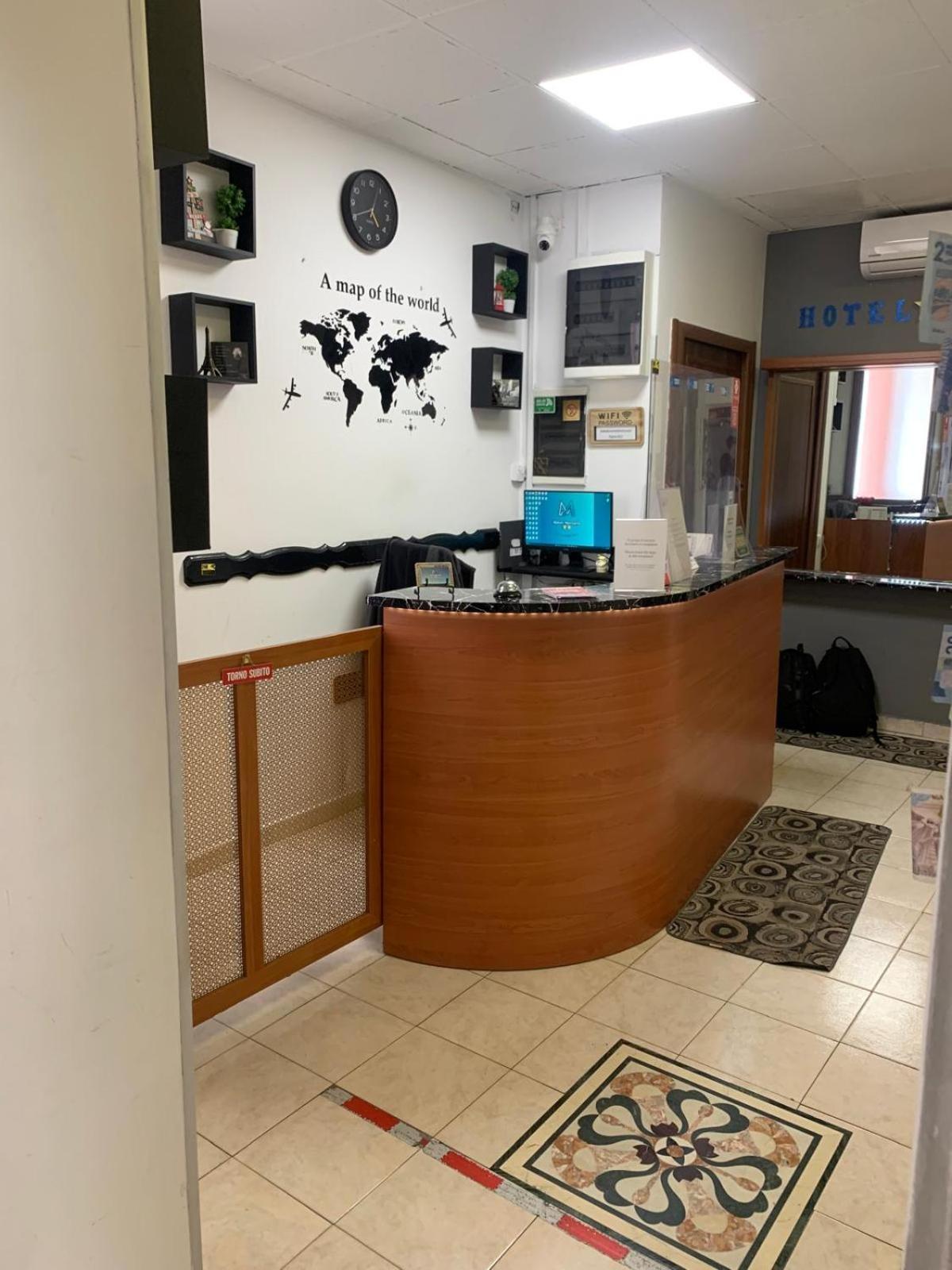 Hotel Mercurio Milan Bagian luar foto