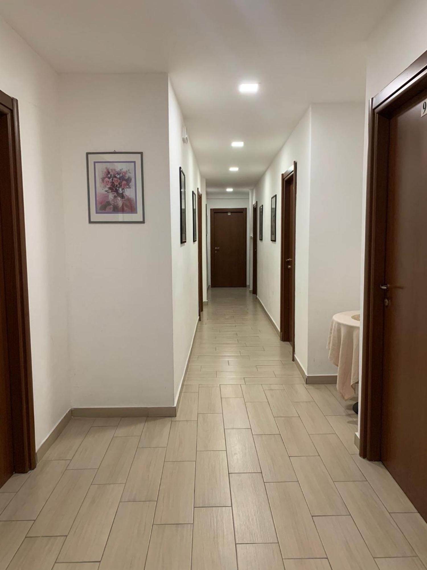 Hotel Mercurio Milan Bagian luar foto